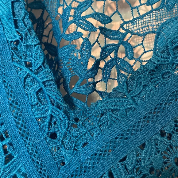 White House Black Market brilliant blue lace top size medium - Picture 5 of 7